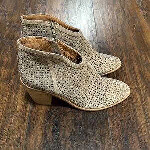 NWOT Jeffery Campbell Medera Cutout Bootie Taupe Size 10